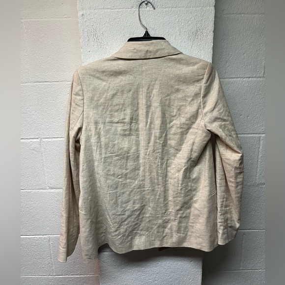 Banana Republic Beige Double-Breasted Blazer. Size 2 - Picture 5 of 5